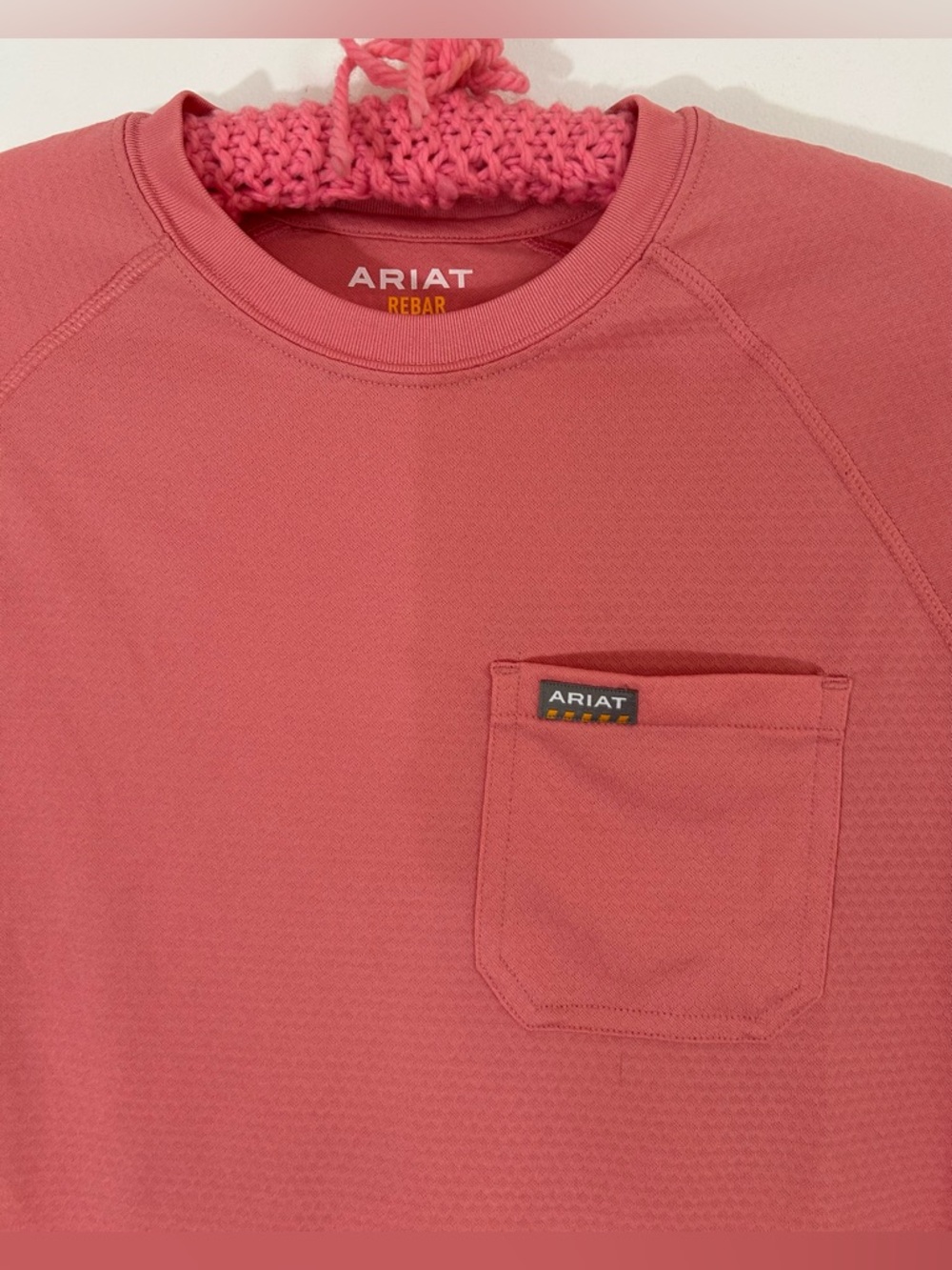 Ariat Women's Teaberry Pink Heat Fighter Short Sleeve Pocket T-Shirt Medium - Picture 3 of 13